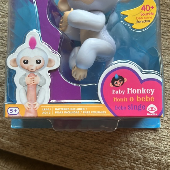 NWT WOWWEE Fingerlings baby monkey SOPHIE - Picture 4 of 6